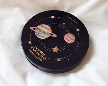 飛向宇宙浩瀚無垠!《ETUDE HOUSE宇宙彩妝》一起燃燒眼上的小宇宙吧(光) 飛向宇宙浩瀚無垠!《ETUDE HOUSE宇宙彩妝》一起燃燒眼上的小宇宙吧(光)