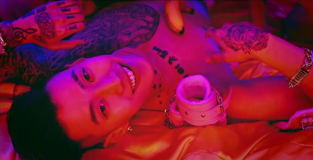 《被韓國政府禁止在電視播放的歌曲》好想問這些官員平常都聽什麼歌阿w 《被韓國政府禁止在電視播放的歌曲》好想問這些官員平常都聽什麼歌阿w