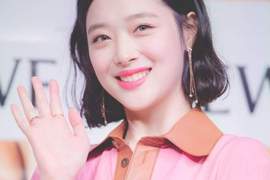 網友批《這衣服超像做闌尾手術的手術服》話題女王雪莉又引爆討論了...... 網友批《這衣服超像做闌尾手術的手術服》話題女王雪莉又引爆討論了......