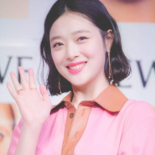 網友批《這衣服超像做闌尾手術的手術服》話題女王雪莉又引爆討論了...... 網友批《這衣服超像做闌尾手術的手術服》話題女王雪莉又引爆討論了......