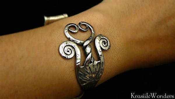 已報銷的叉子可以拿來做成《叉子手環》感覺意外的時尚啊 已報銷的叉子可以拿來做成《叉子手環》感覺意外的時尚啊