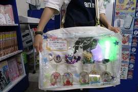 《史上最大痛包登場》應該也是史上最大行動展示櫃(無誤) 《史上最大痛包登場》應該也是史上最大行動展示櫃(無誤)