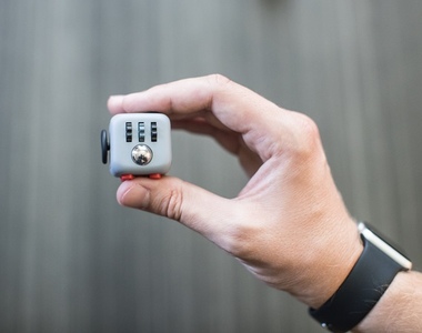 《紓壓方塊Fidget Cube》消除手癢想亂按開關的焦慮感 《紓壓方塊Fidget Cube》消除手癢想亂按開關的焦慮感