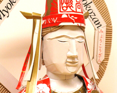 紙箱藝術家《清酒包裝變身觀世音像》真的可以稱得上是神蹟了…… 紙箱藝術家《清酒包裝變身觀世音像》真的可以稱得上是神蹟了……