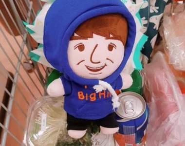 想買還不一定有《比藝人還紅的PD娃娃》你叫站在一旁的BTS情何以堪ㅋㅋ 想買還不一定有《比藝人還紅的PD娃娃》你叫站在一旁的BTS情何以堪ㅋㅋ