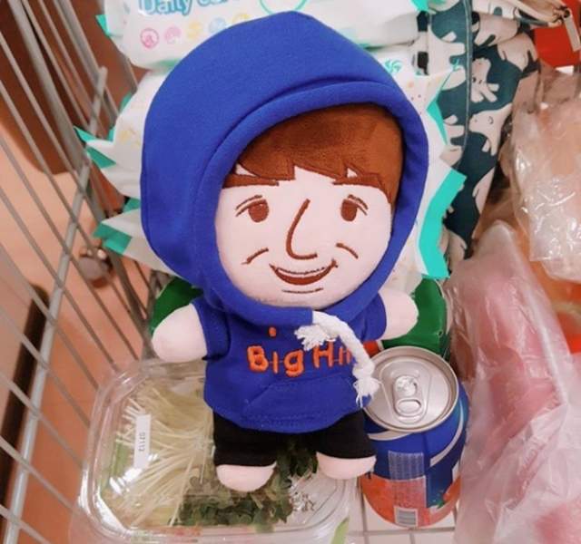 想買還不一定有《比藝人還紅的PD娃娃》你叫站在一旁的BTS情何以堪ㅋㅋ 想買還不一定有《比藝人還紅的PD娃娃》你叫站在一旁的BTS情何以堪ㅋㅋ