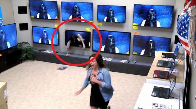 比VR還有效《貞子從賣場電視爬出》貞子壞壞把人家嚇的不要不要......