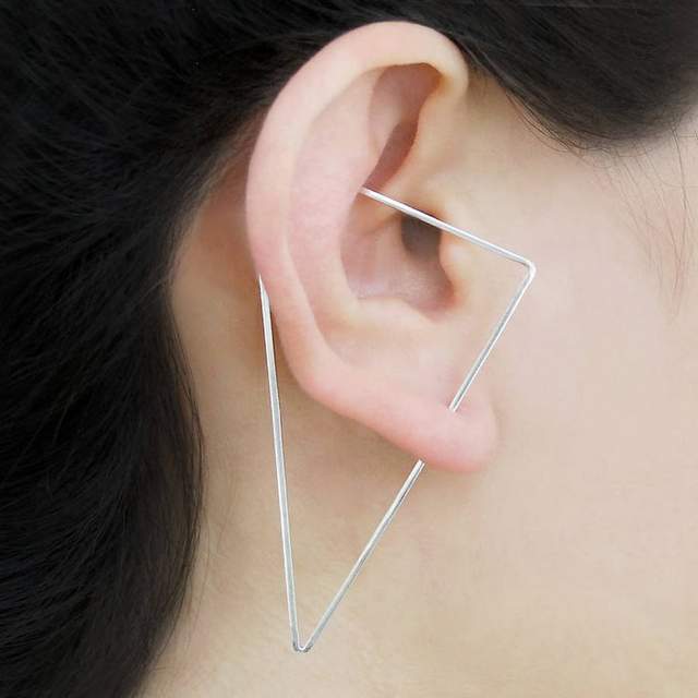 多少耳環《Ear Clmbers》會讓人誤以為本身穿了好幾個耳洞 - 圖片1
