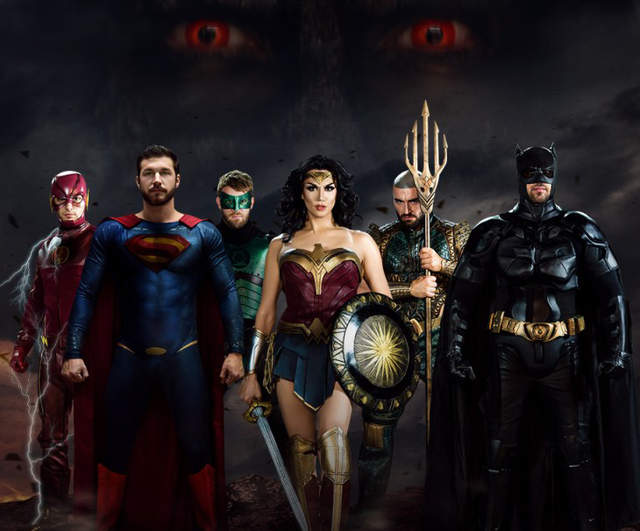 片商等很久了《正義聯盟GV版火速推出》至少這個版本有綠燈...XD