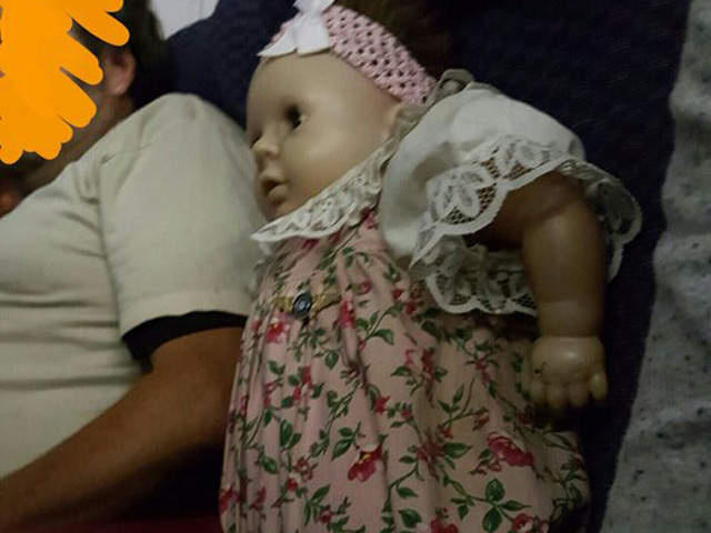 詭異事件《搭飛機時遇到身旁有個詭異娃娃》感覺有點不蘇胡啊啊 詭異事件《搭飛機時遇到身旁有個詭異娃娃》感覺有點不蘇胡啊啊