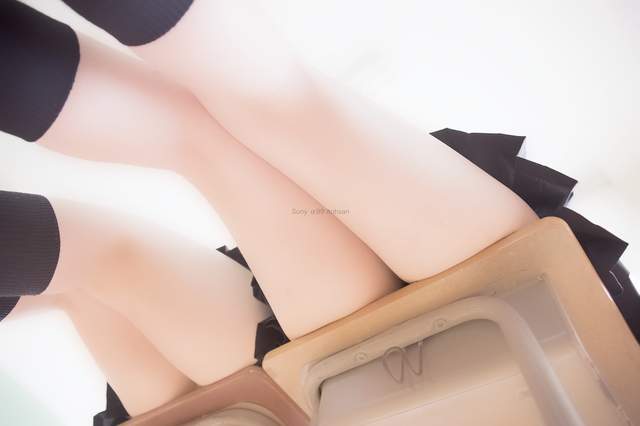 《書桌上的百合誘惑》把整個屁屁坐上去有什麼好大驚小怪的呢 《書桌上的百合誘惑》把整個屁屁坐上去有什麼好大驚小怪的呢