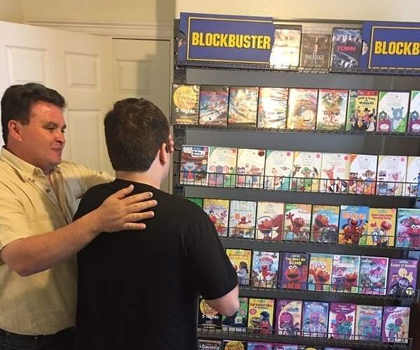 感人《父母為自閉症兒蓋迷你版百視達》只要你開心再辛苦爸媽都願意做