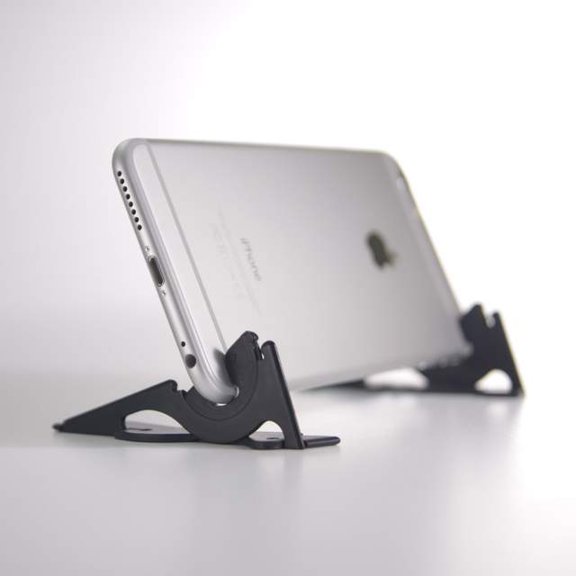 《名片手機座》抽出來轉一轉還能讓你站高高 《名片手機座》抽出來轉一轉還能讓你站高高