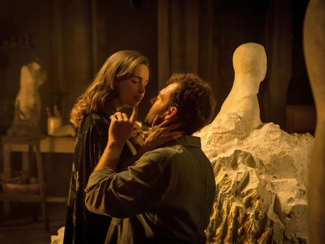 驚悚電影《石頭會說話》艾蜜莉亞克拉克這回在義大利當護士