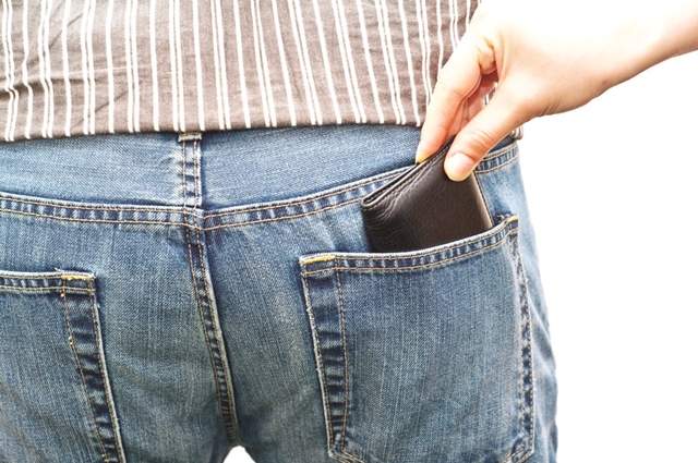 悲慘經驗談《小偷都用什麼方式偷錢?》出門在外凡事小心為妙ㅠㅠ 悲慘經驗談《小偷都用什麼方式偷錢?》出門在外凡事小心為妙ㅠㅠ