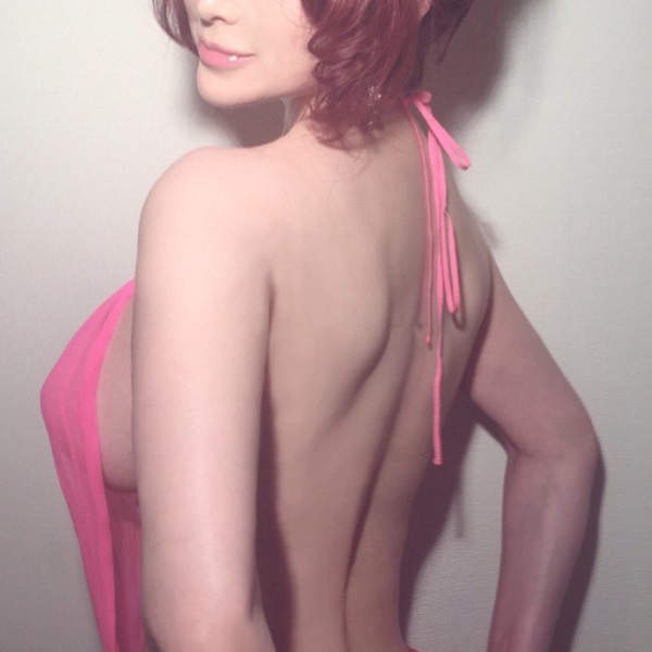 《殺死處男的服裝》讓叶姊妹穿上就會變成終極殺戮兵器（鼻血）