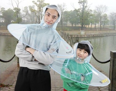 撼動雨具界《雨傘帽》所以到底是雨衣還是雨傘還是飛碟呢? 撼動雨具界《雨傘帽》所以到底是雨衣還是雨傘還是飛碟呢?