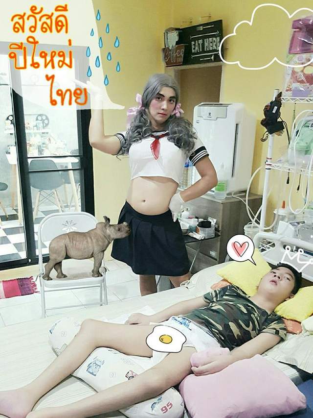淚崩《泰國帥爸有時cosplay有時穿女裝扮醜》只為搏癱瘓愛子一笑