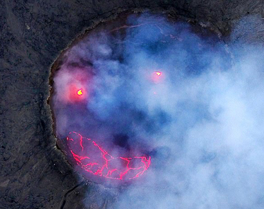 《火山口拍到惡魔的微笑》被稱做「地獄的入口」名副其實 《火山口拍到惡魔的微笑》被稱做「地獄的入口」名副其實