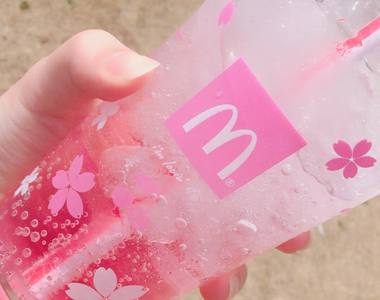 日本櫻花季麥當勞推出《櫻桃氣泡飲》粉粉嫩嫩的好夢幻(心) 日本櫻花季麥當勞推出《櫻桃氣泡飲》粉粉嫩嫩的好夢幻(心)