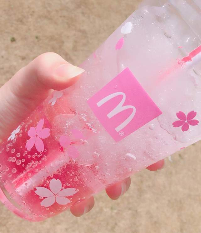 日本櫻花季麥當勞推出《櫻桃氣泡飲》粉粉嫩嫩的好夢幻(心)