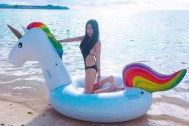 《彩虹小馬泳裝妹》Bambi夏筠婷在關島上的性感大爆發 《彩虹小馬泳裝妹》Bambi夏筠婷在關島上的性感大爆發