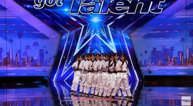韩国歌手的《舞者群参加美国达人秀》结果爆红