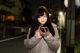 低頭族注意《夜晚邊走邊玩手機的結果》比阿飄更恐怖的真實體驗引發瘋傳 低頭族注意《夜晚邊走邊玩手機的結果》比阿飄更恐怖的真實體驗引發瘋傳