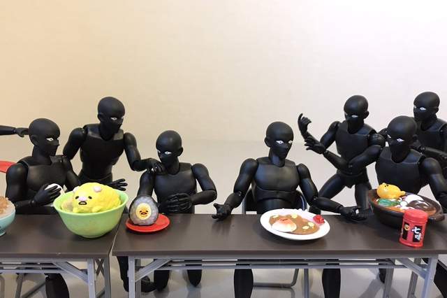 《13尊柯南黑影犯人模型》集合起來就可以吃最後的晚餐惹www