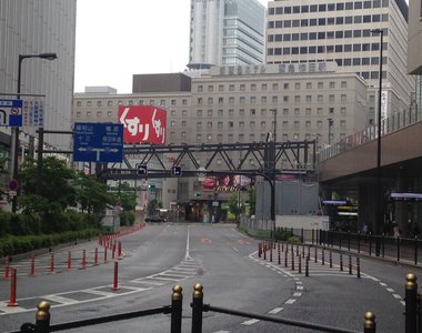 日本建築太嚇人《一夜之間蓋出一座天橋》這座橋前一天還沒有的啊... 日本建築太嚇人《一夜之間蓋出一座天橋》這座橋前一天還沒有的啊...