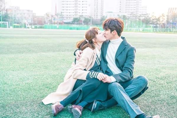 空白文注意《覺得男友超正點的瞬間》情人節緩緩靠近你知道嗎? 空白文注意《覺得男友超正點的瞬間》情人節緩緩靠近你知道嗎?