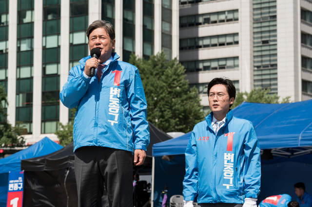 從《超級市長》看台灣政治 果真是誰的網軍多誰就贏嗎.... 從《超級市長》看台灣政治 果真是誰的網軍多誰就贏嗎....