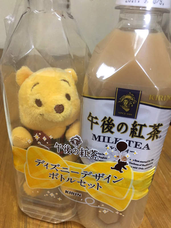 《午後紅茶與小熊維尼》之前是米奇跟米妮~這次輪到小熊維尼當同捆特典了 《午後紅茶與小熊維尼》之前是米奇跟米妮~這次輪到小熊維尼當同捆特典了