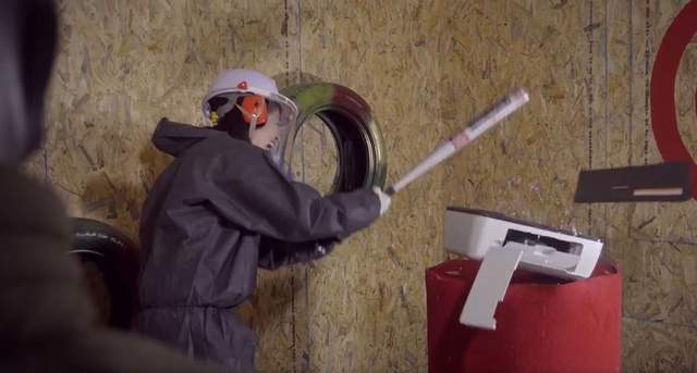 自認鳥事一堆代言人? 韓國《憤怒洩恨房》打到連朋友都攔不住你 自認鳥事一堆代言人? 韓國《憤怒洩恨房》打到連朋友都攔不住你