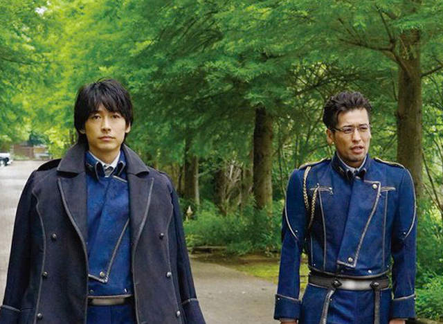 真人版鋼鍊《被網友噓爆的一張劇照》不說還真以為是Cosplay活動耶…… 真人版鋼鍊《被網友噓爆的一張劇照》不說還真以為是Cosplay活動耶……