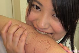 喜歡被咬《牙齒愛好者協會》大家都很享受美少女們在身上一口一口的咬 喜歡被咬《牙齒愛好者協會》大家都很享受美少女們在身上一口一口的咬