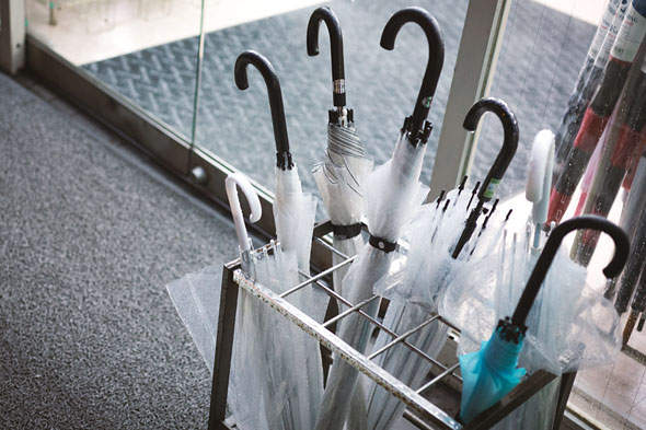 《雨傘被偷的五種情境》你媽知道下雨天你在幹傘嗎 《雨傘被偷的五種情境》你媽知道下雨天你在幹傘嗎