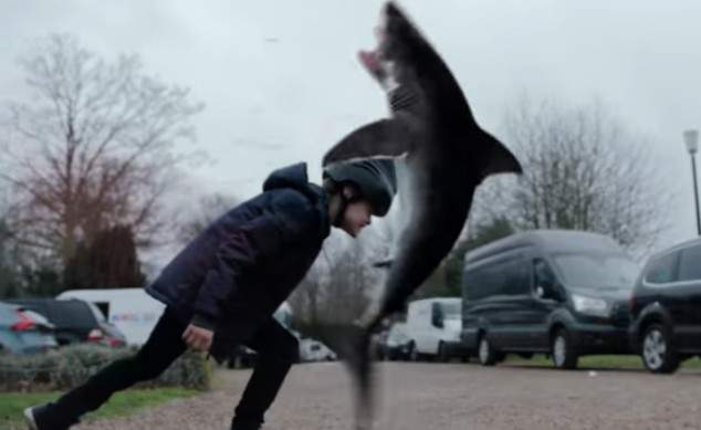 爛到飛高高《風飛鯊5》超狂預告 101種殺魚辦法廢到翻肚w