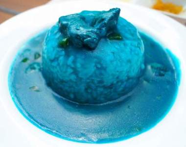 再現夢幻藍色花海的《粉蝶花咖哩》視覺味覺大混亂的遊客續出... 再現夢幻藍色花海的《粉蝶花咖哩》視覺味覺大混亂的遊客續出...