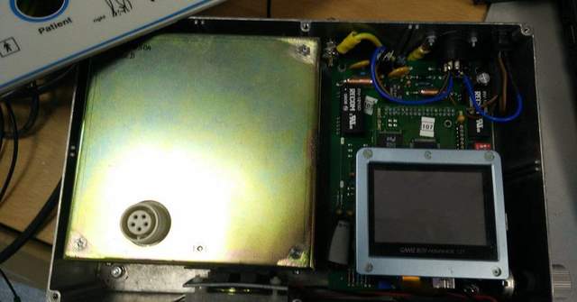 《醫療器材裡的秘密》拆開以後發現Game Boy?! 《醫療器材裡的秘密》拆開以後發現Game Boy?!