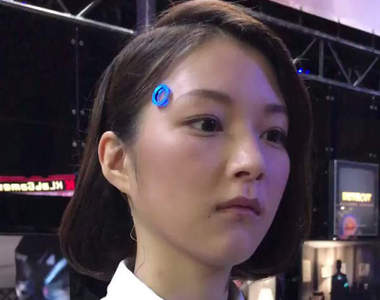 《東京電玩展》質感有如真人般的正妹機器人引發網友熱論 《東京電玩展》質感有如真人般的正妹機器人引發網友熱論