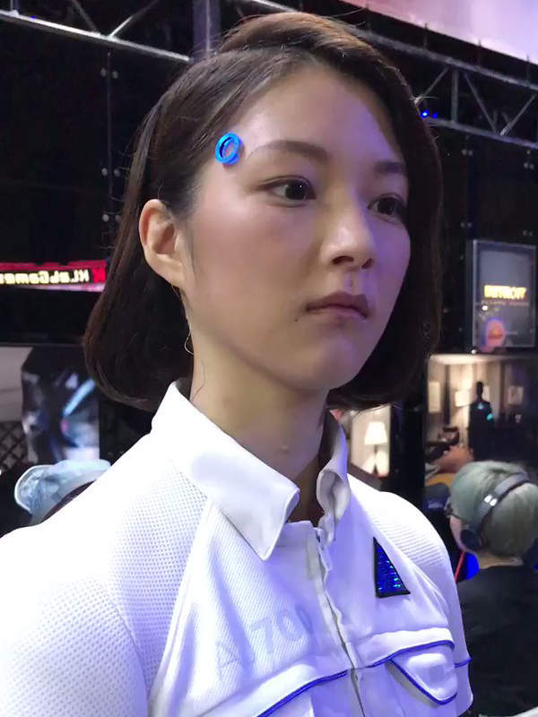 《東京電玩展》質感有如真人般的正妹機器人引發網友熱論 《東京電玩展》質感有如真人般的正妹機器人引發網友熱論
