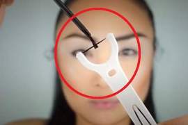 《用牙線畫眼線》看似奇怪的化妝法真的能用唷 《用牙線畫眼線》看似奇怪的化妝法真的能用唷