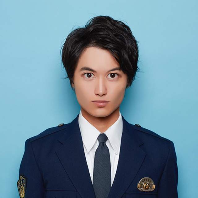 先生你哪位《神木隆之介照片修過頭》連淺野忠信也加入照騙的行列ww