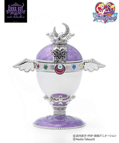 《ANNA SUI×美少女戰士》搭上招牌紫黑色調有種黑暗風格也很不錯