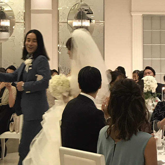 《超嶄新婚禮換裝》長髮新郎的二進造型嚇壞在場賓客wwww 《超嶄新婚禮換裝》長髮新郎的二進造型嚇壞在場賓客wwww