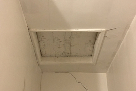 推特鬼故事《被凹頭小男孩跟上了》更新 天窗裡有詭異物品掉下來了...... 推特鬼故事《被凹頭小男孩跟上了》更新 天窗裡有詭異物品掉下來了......