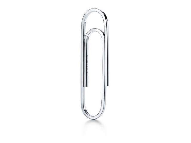 《Tiffany&co. 開賣日常用品》看到這《超貴的迴紋針》真的很想問問金字塔頂端的客人們有人買回家了嗎? 《Tiffany&co. 開賣日常用品》看到這《超貴的迴紋針》真的很想問問金字塔頂端的客人們有人買回家了嗎?