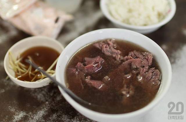 遊台灣大好《韓國人介紹台南景點》被早餐就要喝牛肉湯嚇到