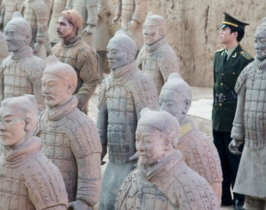 《德國人混進兵馬俑》10周年 現在看還是覺得公安很可憐w 《德國人混進兵馬俑》10周年 現在看還是覺得公安很可憐w